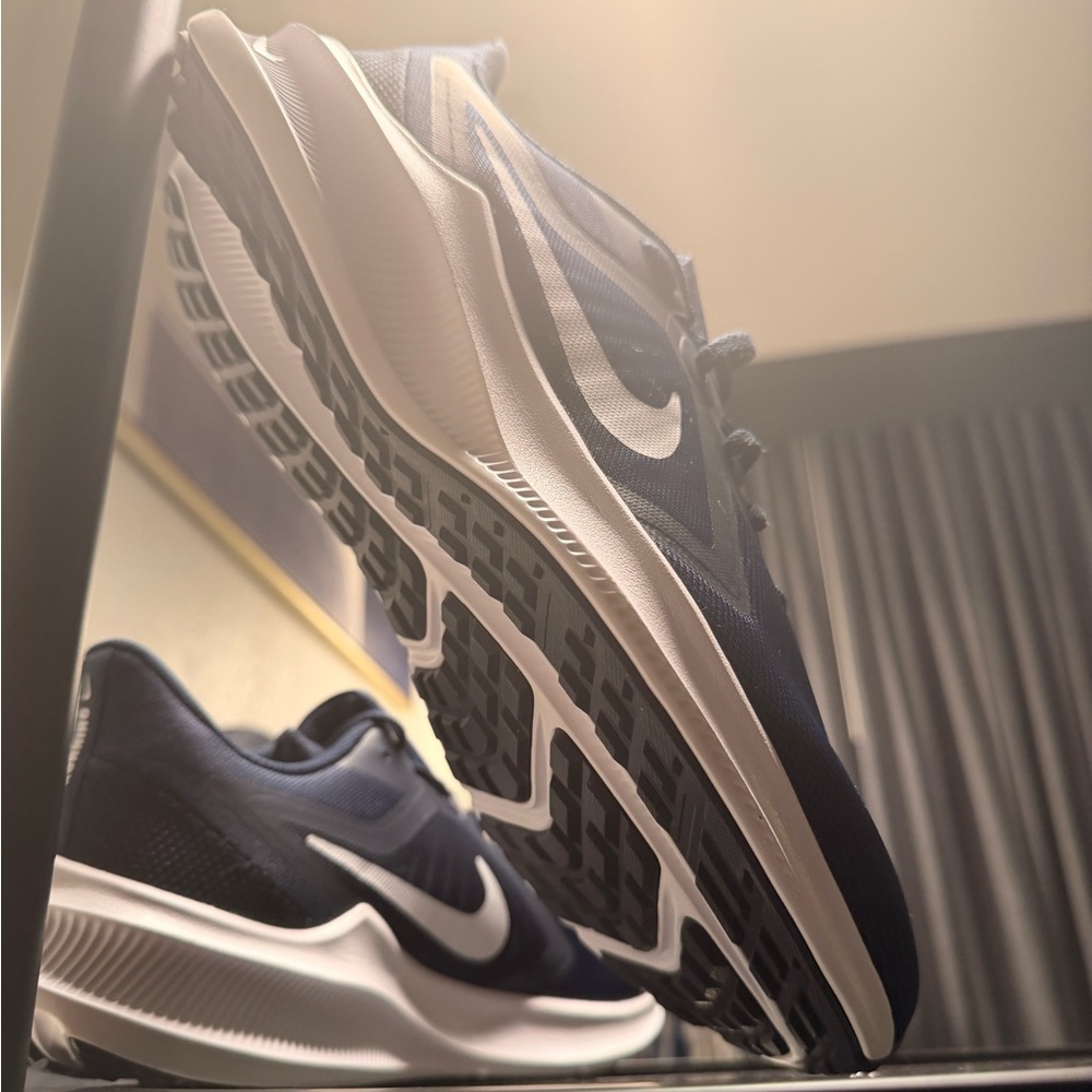 Awesome Nike Navy Blue & White Performance Running Sneakers 🤩 - Picture 6 of 10
